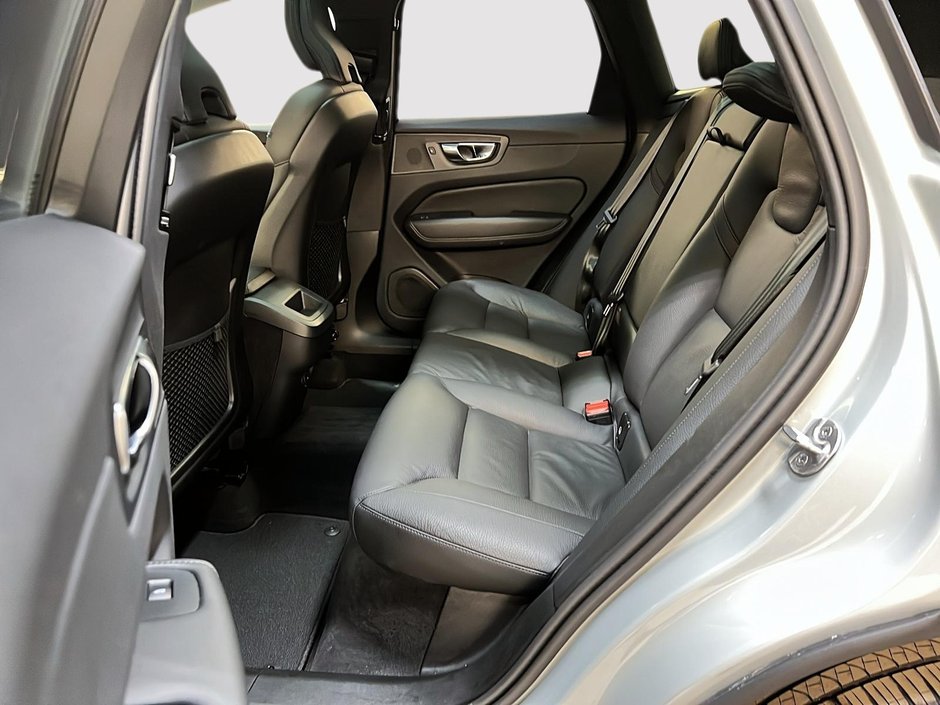2025 Volvo XC60 B5 PLUS CUIR TOIT PANO NAV 4RM-8