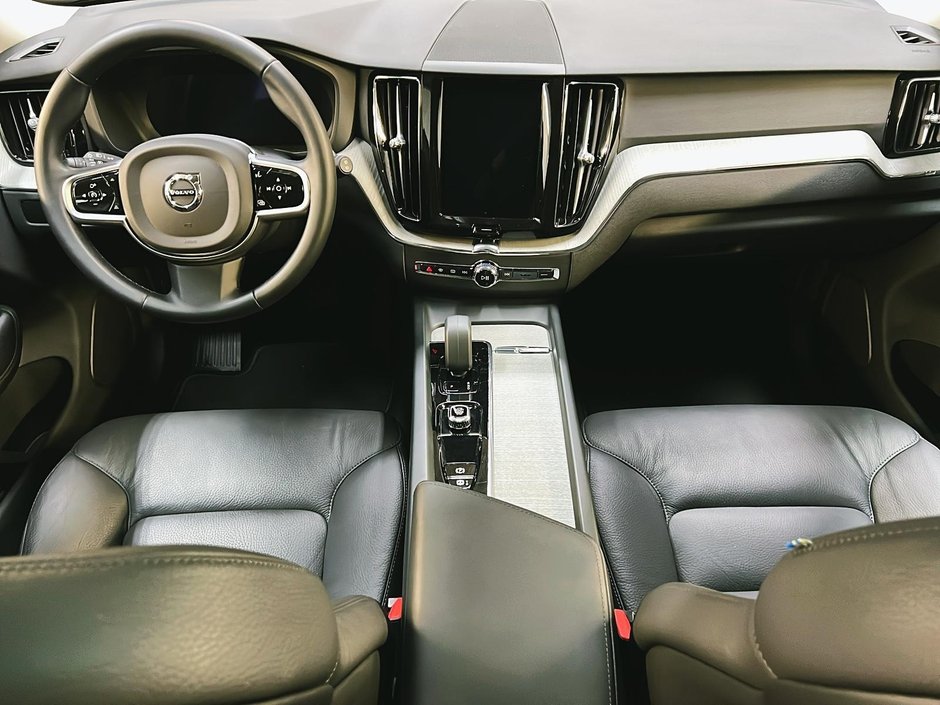 2025 Volvo XC60 B5 PLUS CUIR TOIT PANO NAV 4RM-10