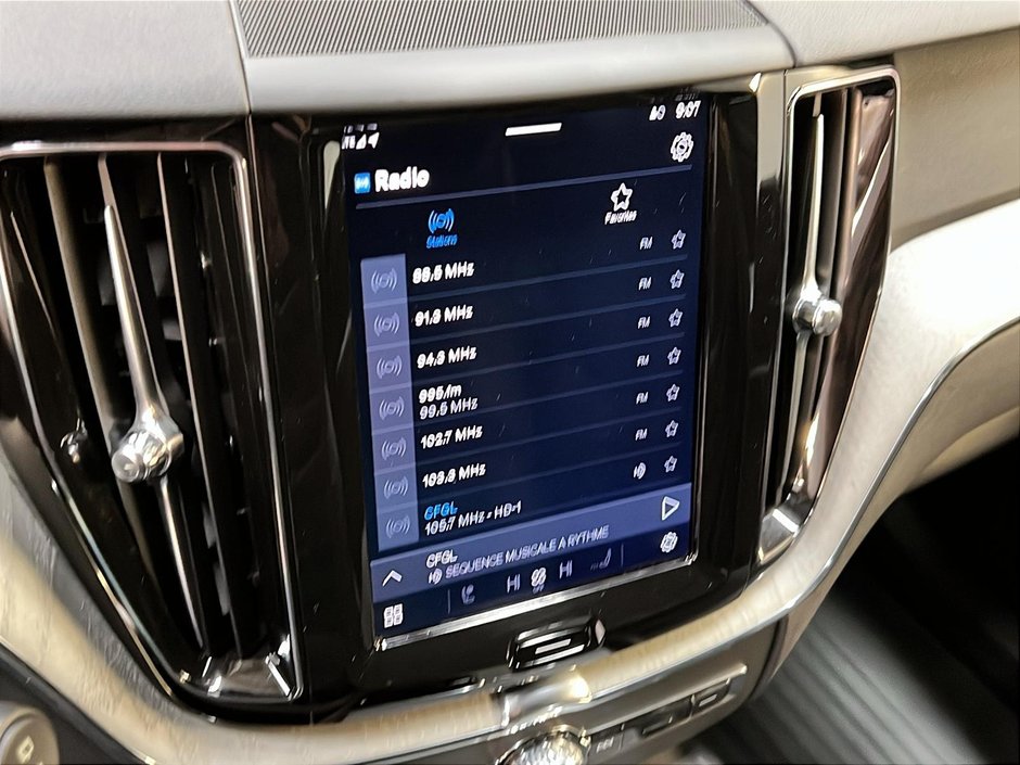 2025 Volvo XC60 B5 PLUS CUIR TOIT PANO NAV 4RM-17