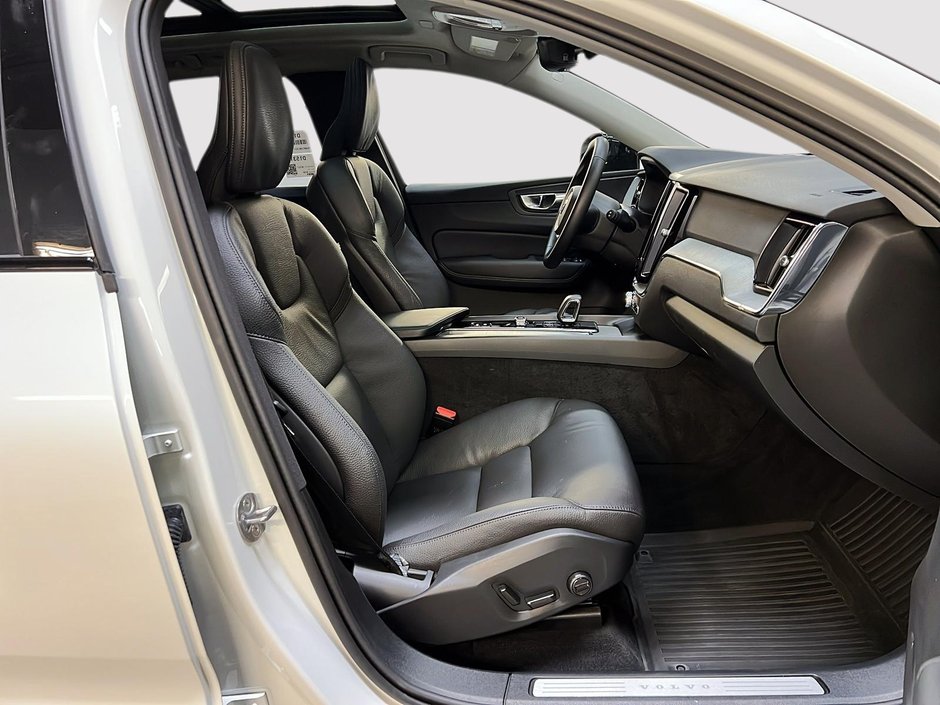 2025 Volvo XC60 B5 PLUS CUIR TOIT PANO NAV 4RM-7