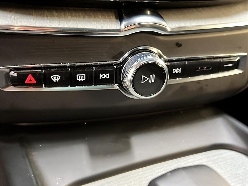 2025 Volvo XC60 B5 PLUS CUIR TOIT PANO NAV 4RM-16