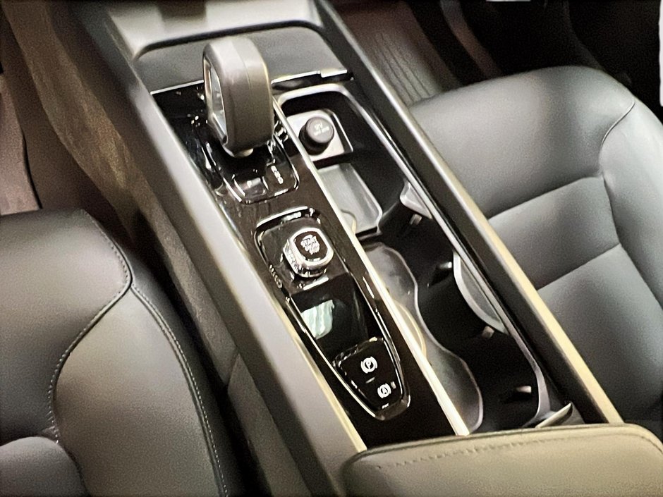 2025 Volvo XC60 B5 CORE CUIR TOIT PANO NAV 4RM-15