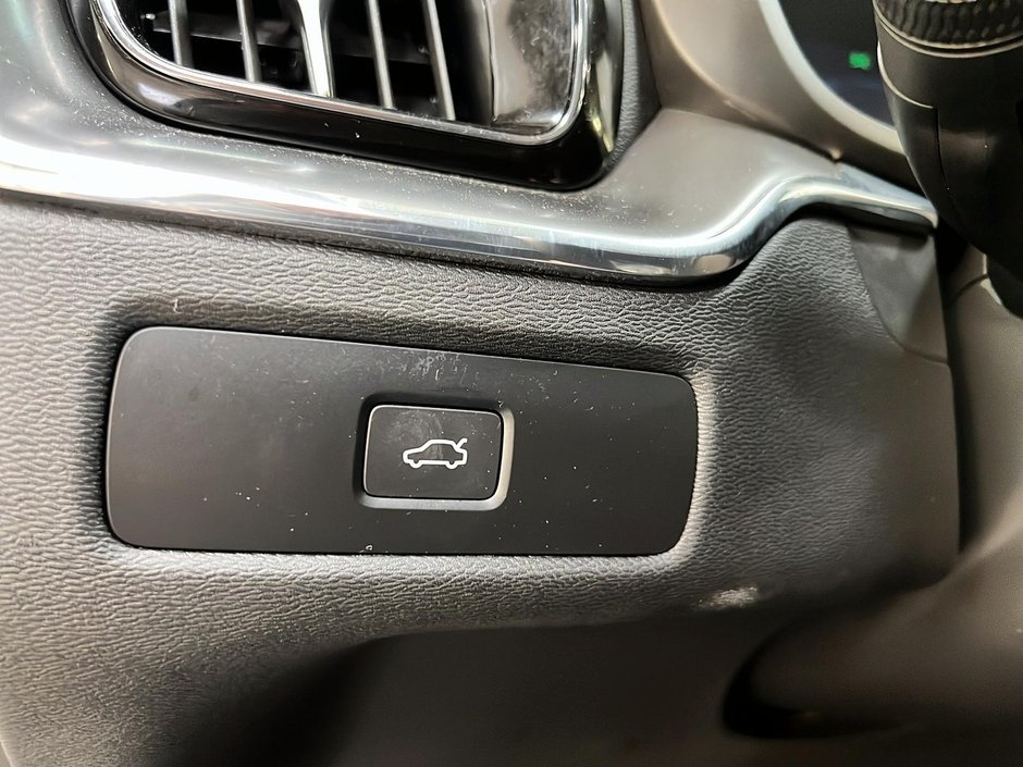 2025 Volvo XC60 B5 CORE CUIR TOIT PANO NAV 4RM-23