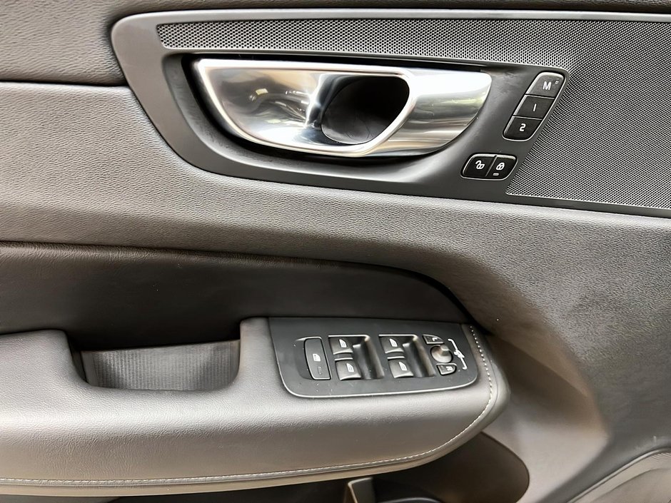 2025 Volvo XC60 B5 CORE CUIR TOIT PANO NAV 4RM-24