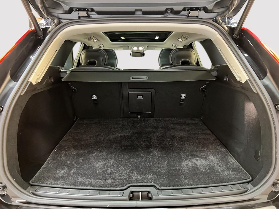 2025 Volvo XC60 B5 CORE CUIR TOIT PANO NAV 4RM-13