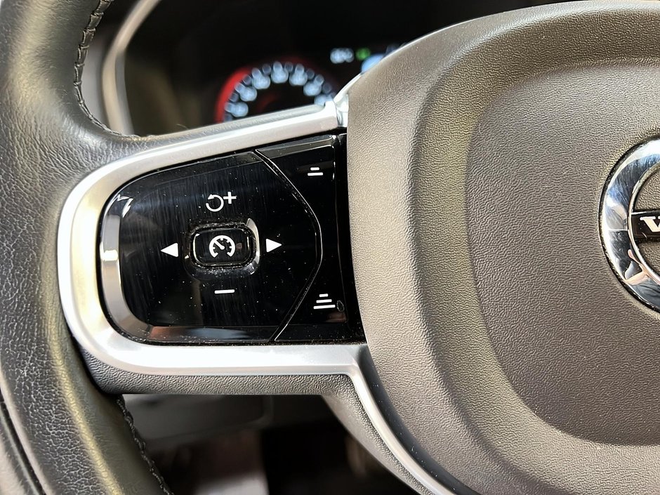Volvo XC90 T6 MOMENTUM CUIR TOIT PANO NAV 4RM 2021-22