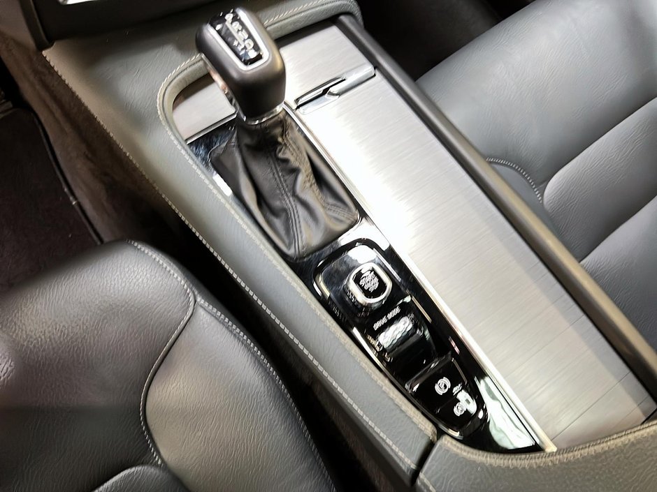 Volvo XC90 T6 MOMENTUM CUIR TOIT PANO NAV 4RM 2021-15