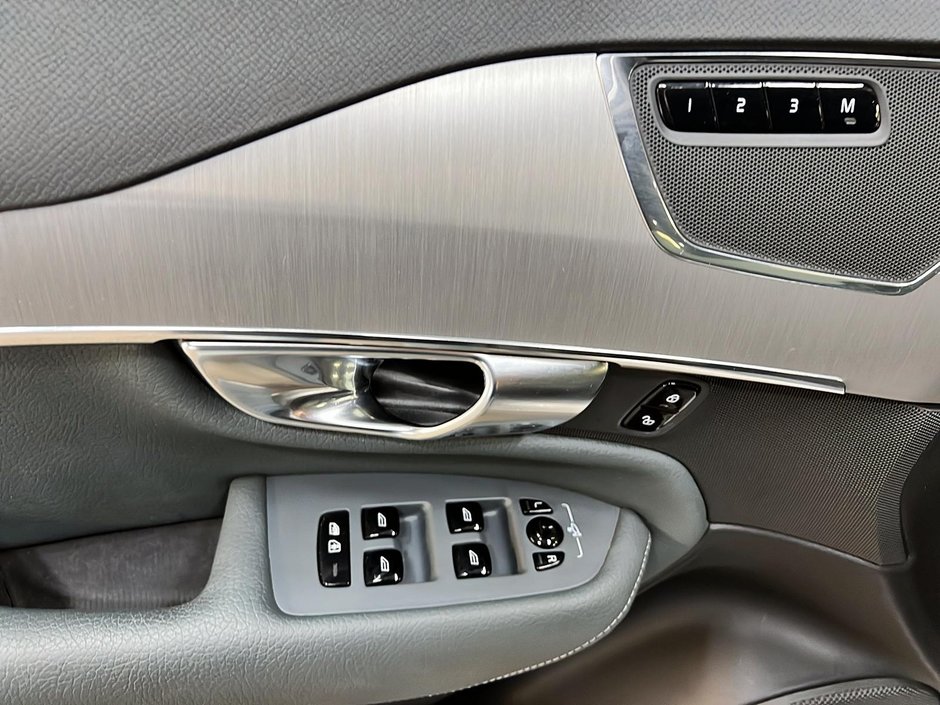 Volvo XC90 T6 MOMENTUM CUIR TOIT PANO NAV 4RM 2021-23