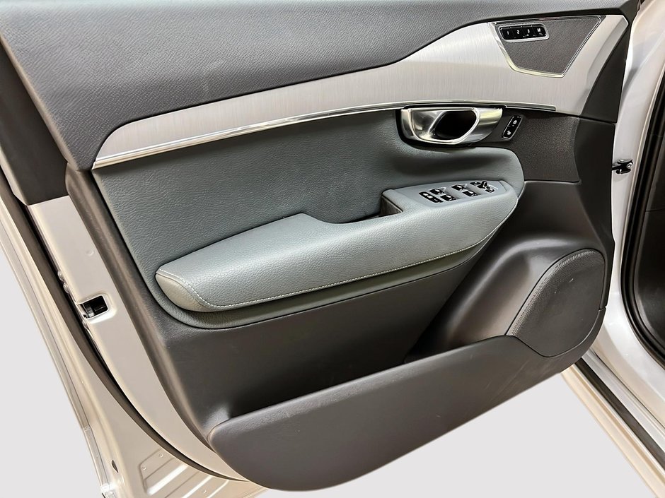 Volvo XC90 T6 MOMENTUM CUIR TOIT PANO NAV 4RM 2021-24