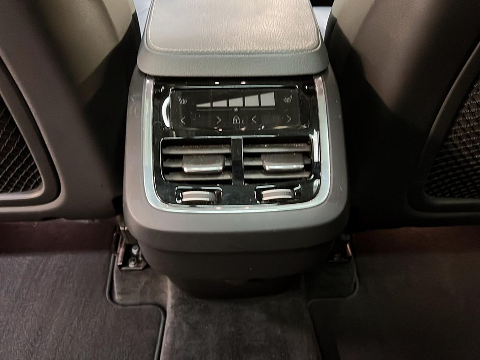 Volvo XC90 T6 MOMENTUM CUIR TOIT PANO NAV 4RM 2021-10