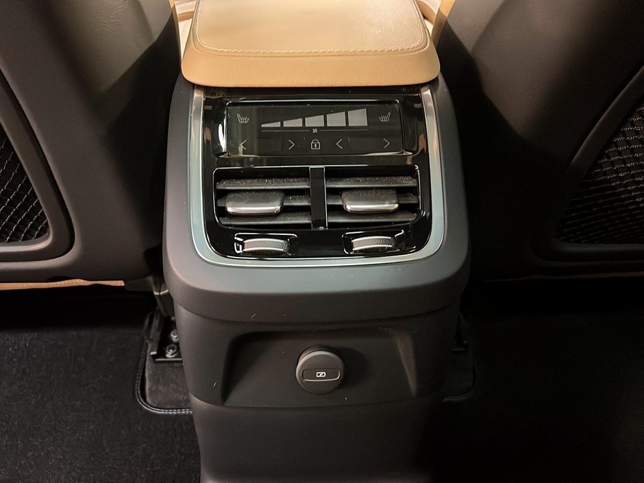 Volvo XC90 T8 RECHARGE INSCRIPTION CUIR TOIT PANO NAV 4RM 2022-11