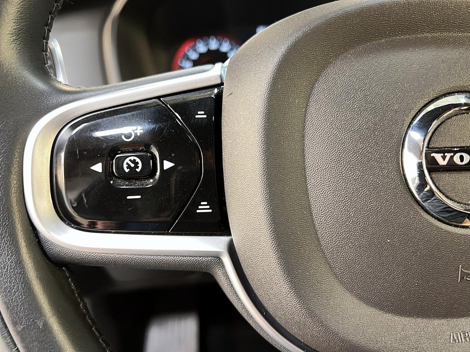 Volvo XC90 T8 RECHARGE INSCRIPTION CUIR TOIT PANO NAV 4RM 2022-23