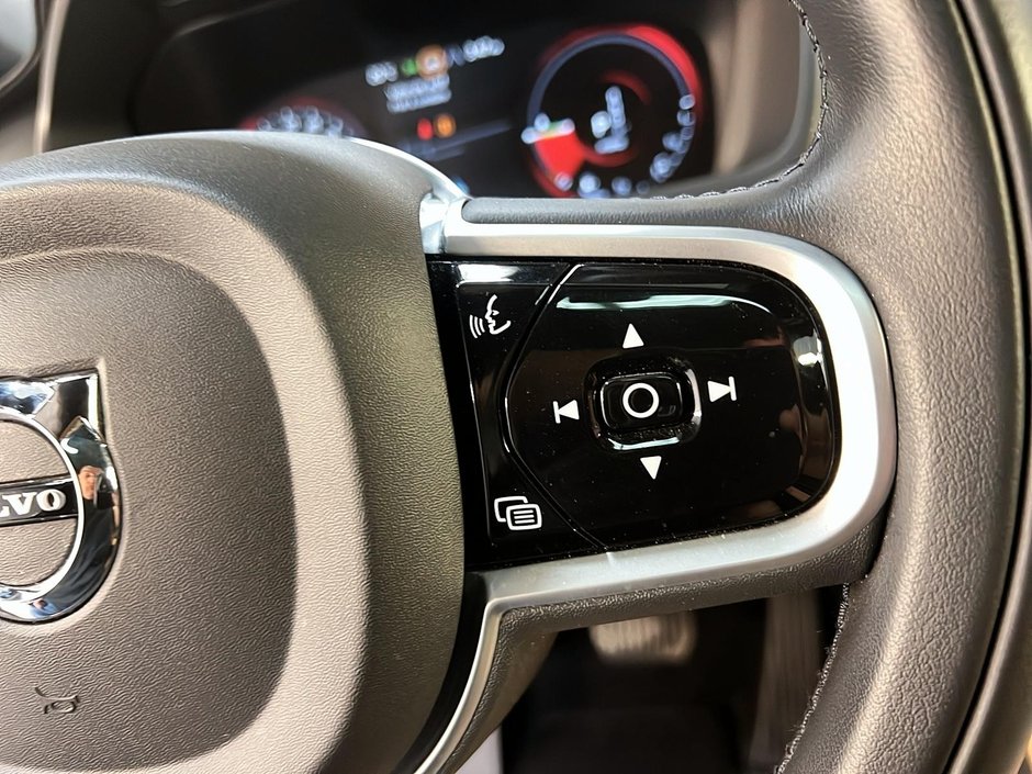 Volvo XC90 T8 RECHARGE INSCRIPTION CUIR TOIT PANO NAV 4RM 2022-22