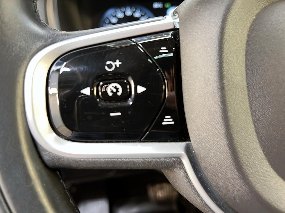 2022 Volvo XC90 T5 MOMMENTUM CUIR TOIT PANO NAV 4RM-23