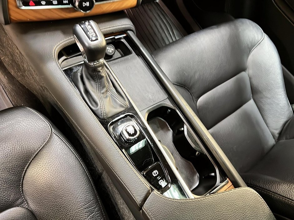 2022 Volvo XC90 T5 MOMMENTUM CUIR TOIT PANO NAV 4RM-16