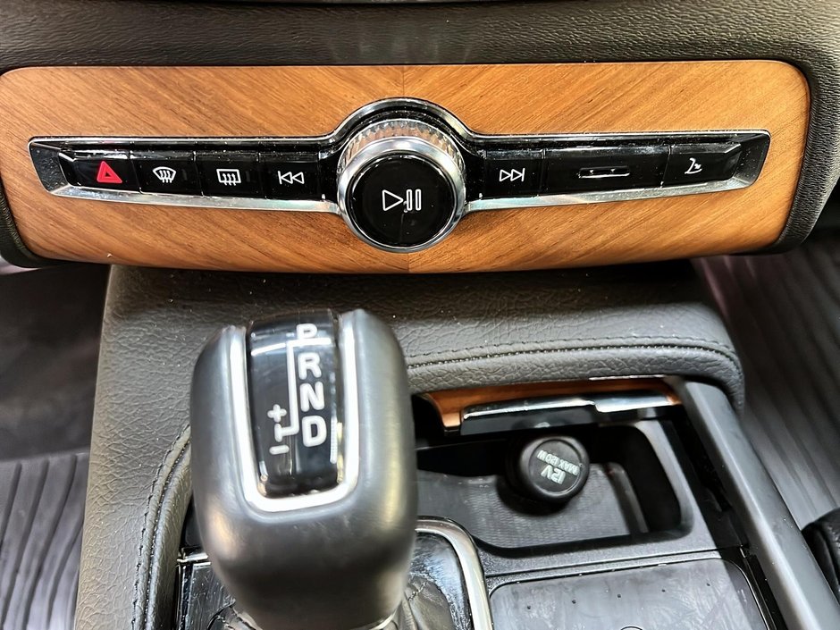 2022 Volvo XC90 T5 MOMMENTUM CUIR TOIT PANO NAV 4RM-17
