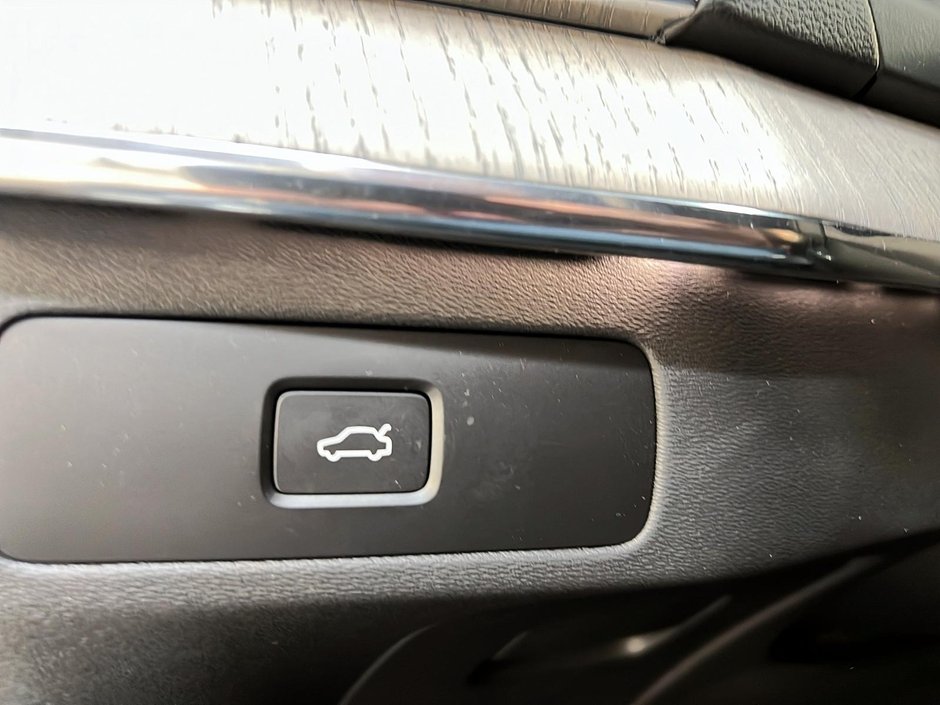 2025 Volvo XC90 B6 ULTRA CUIR TOIT PANO NEV 4RM-23