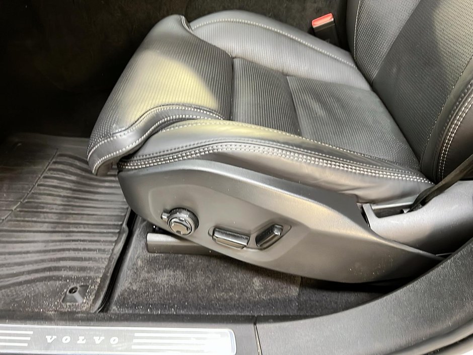 2025 Volvo XC90 B6 ULTRA CUIR TOIT PANO NEV 4RM-26