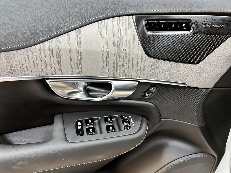 2025 Volvo XC90 B6 ULTRA CUIR TOIT PANO NEV 4RM-24