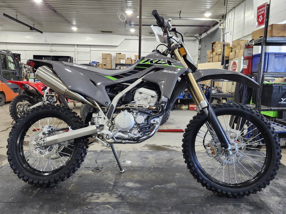 Kawasaki KLX 300R Châssis léger et suspension mise 2025