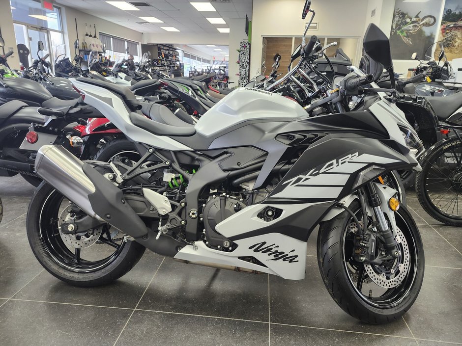 Kawasaki ZX-4RR ADN de piste 2025
