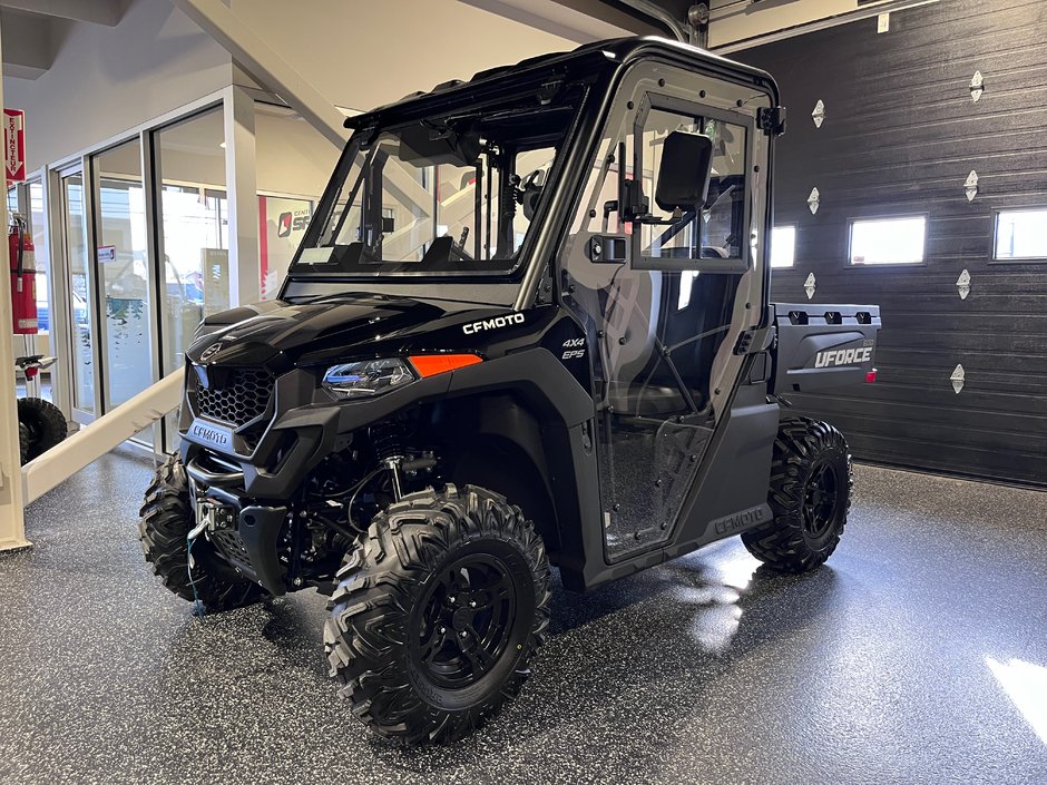 2025 CF Moto UFORCE 600 EPS Cabine Complète