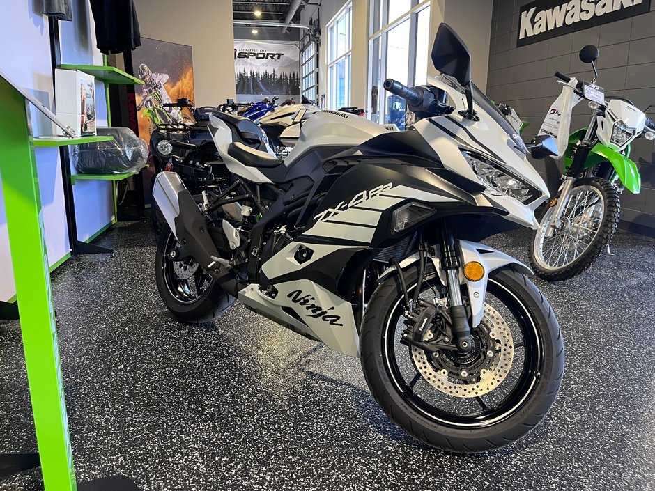 2025 Kawasaki Ninja ZX-4RR