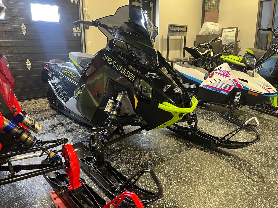 Polaris 650 SWITCHBACK ASSAULT 146 2 pouces 2024