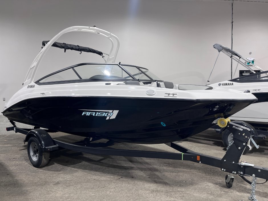 2025 Yamaha AR190
