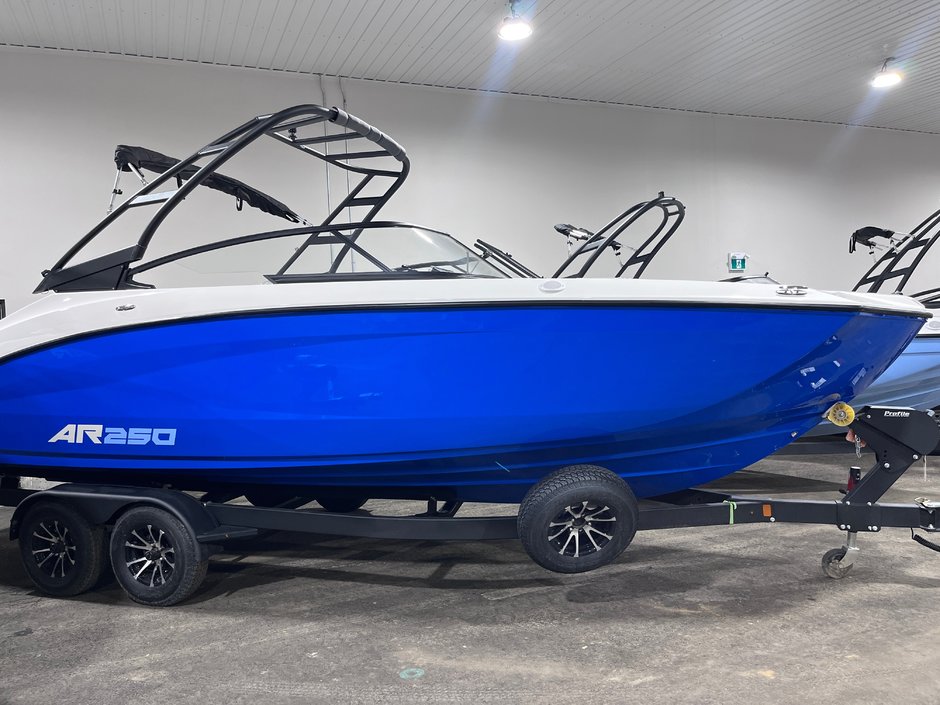 2025 Yamaha AR250