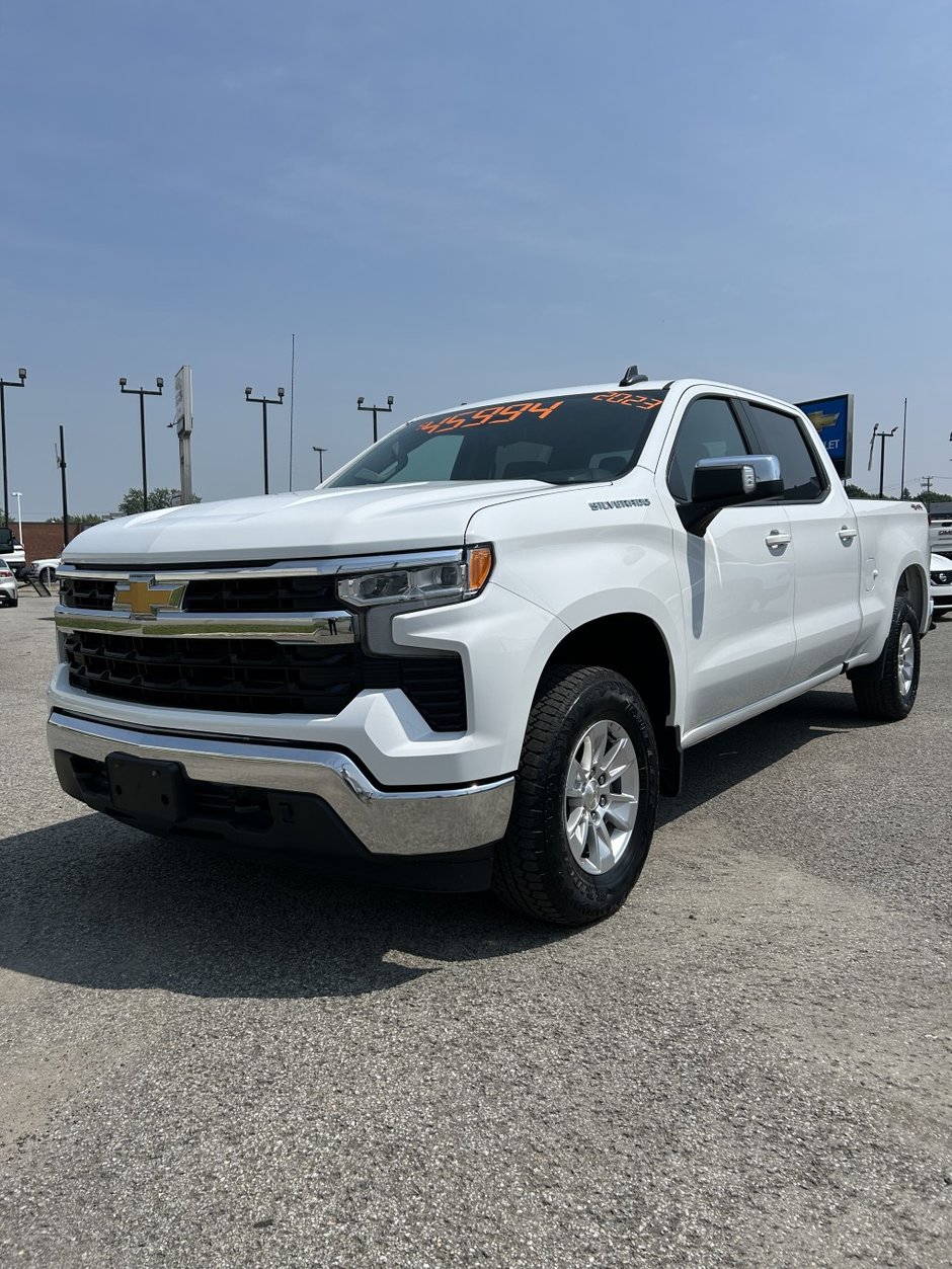 Chevrolet Silverado 1500  2023 à Montréal, Québec - w940px