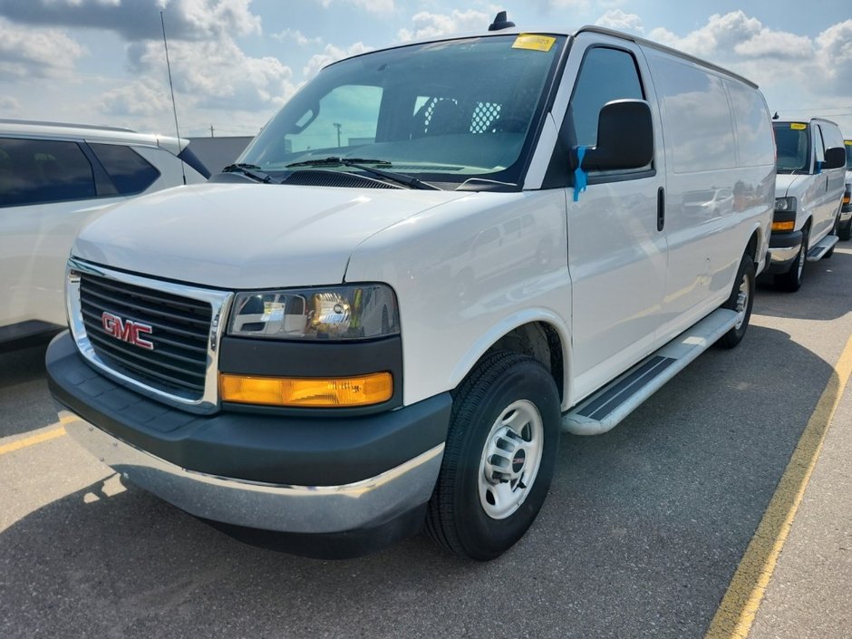 2023 GMC Savana in Montreal, Quebec - w940px