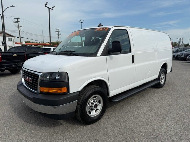 2023 GMC SAVANA in Montreal, Quebec - w940px