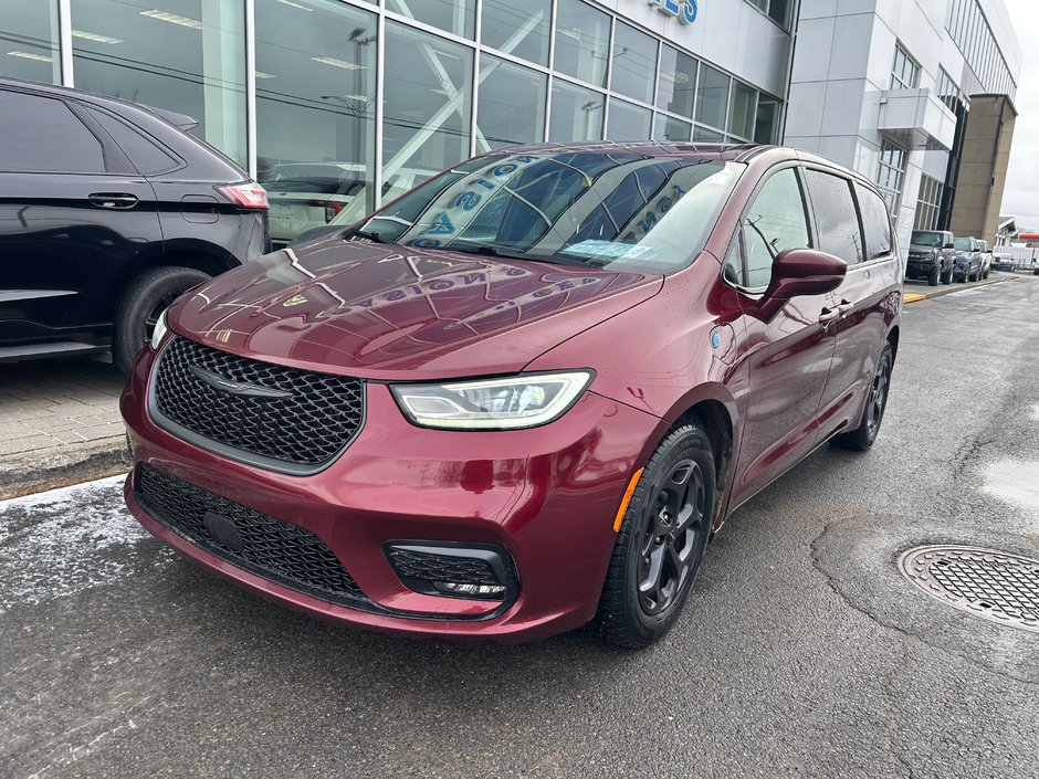 2022 Chrysler Pacifica Hybrid in Brossard, Quebec - w940px