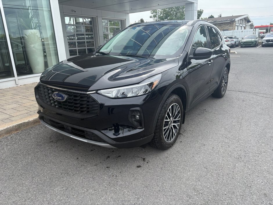 2025 Ford Escape in Brossard, Quebec - w940px