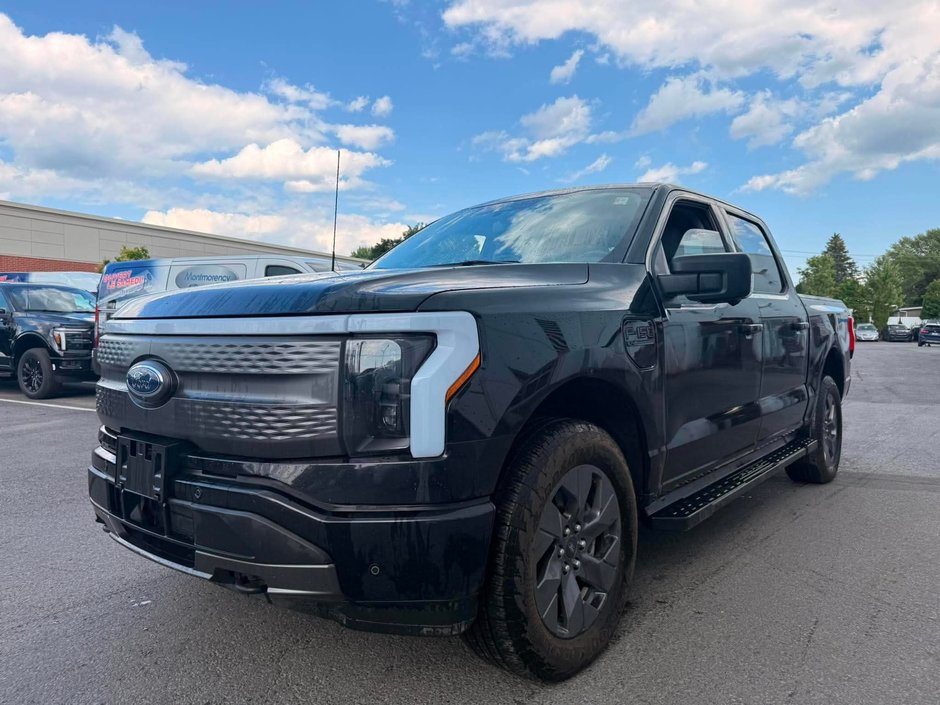 2023 Ford F-150 Lightning in Brossard, Quebec - w940px
