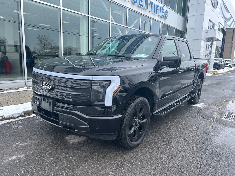 Ford F-150 Lightning  2025 à Brossard, Québec - w940px