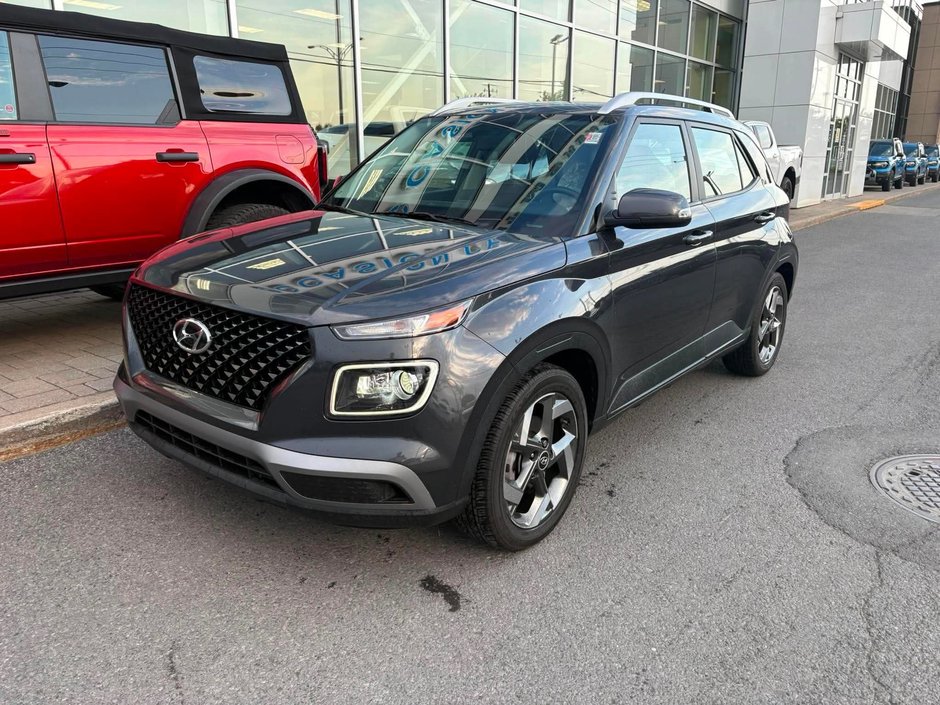 Hyundai Venue  2023 à Brossard, Québec - w940px