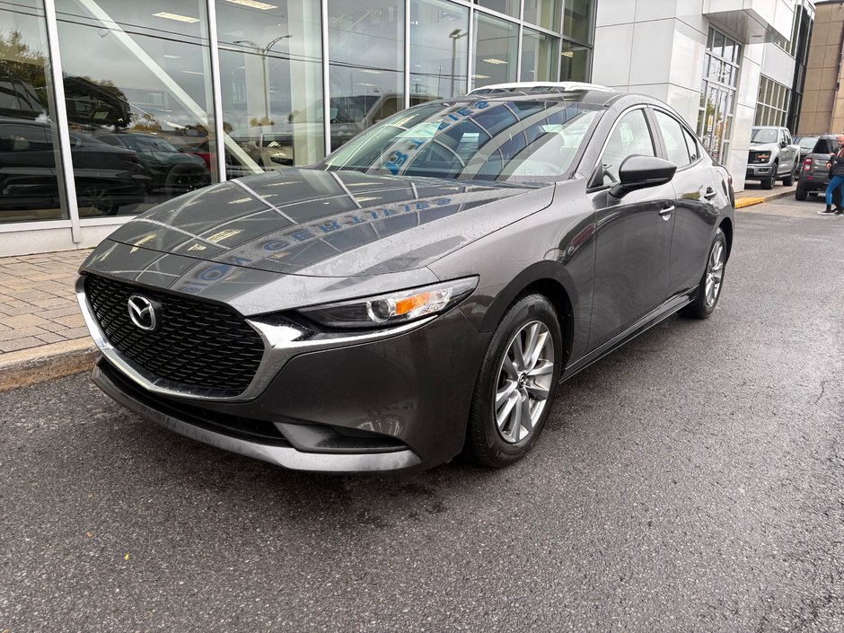 Mazda 3  2023 à Brossard, Québec - w940px