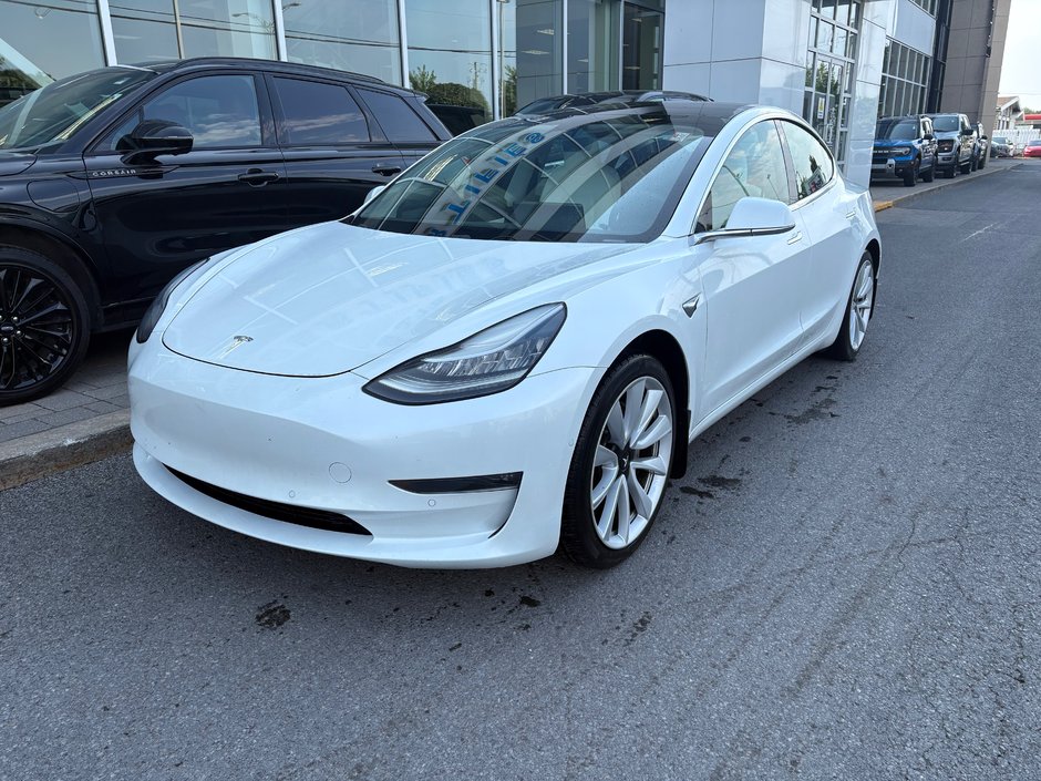 2020 Tesla Model 3 in Brossard, Quebec - w940px