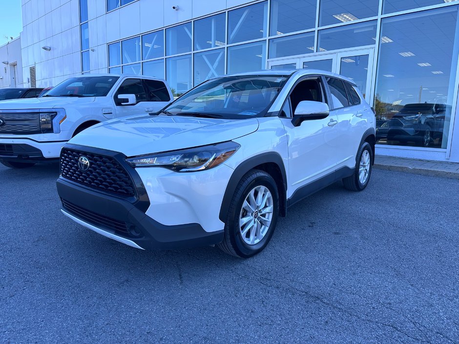 2024 Toyota Corolla Cross in Brossard, Quebec - w940px