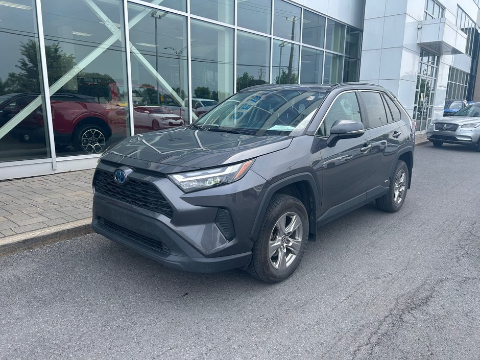 2022 Toyota RAV4 in Brossard, Quebec - w940px