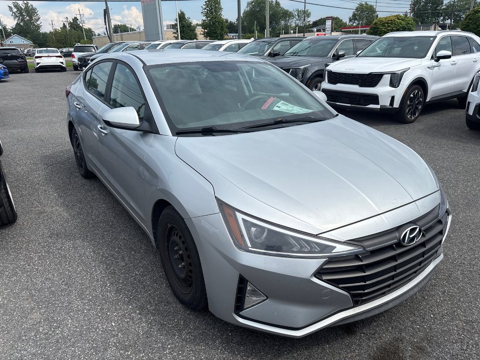 Hyundai Elantra ESSENTIAL AUTOM A/C BAS KILO 2019