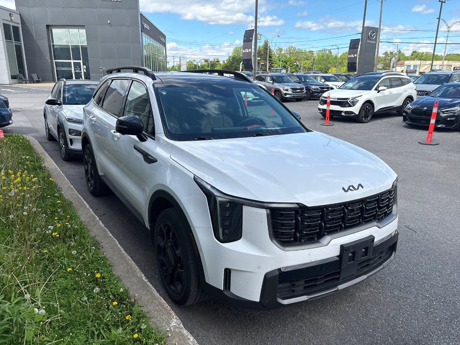 Kia Sorento X-LINE LIMITED AWD CUIR TOIT BLANC 2025 1 PROPRIO PAS DE RECLAMATION AU CARFAX
