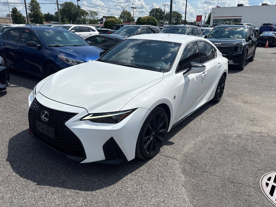 2021 Lexus IS 300 F SPORT AWD BLANC CUIR ROUGE NO CARFAX CLAIM