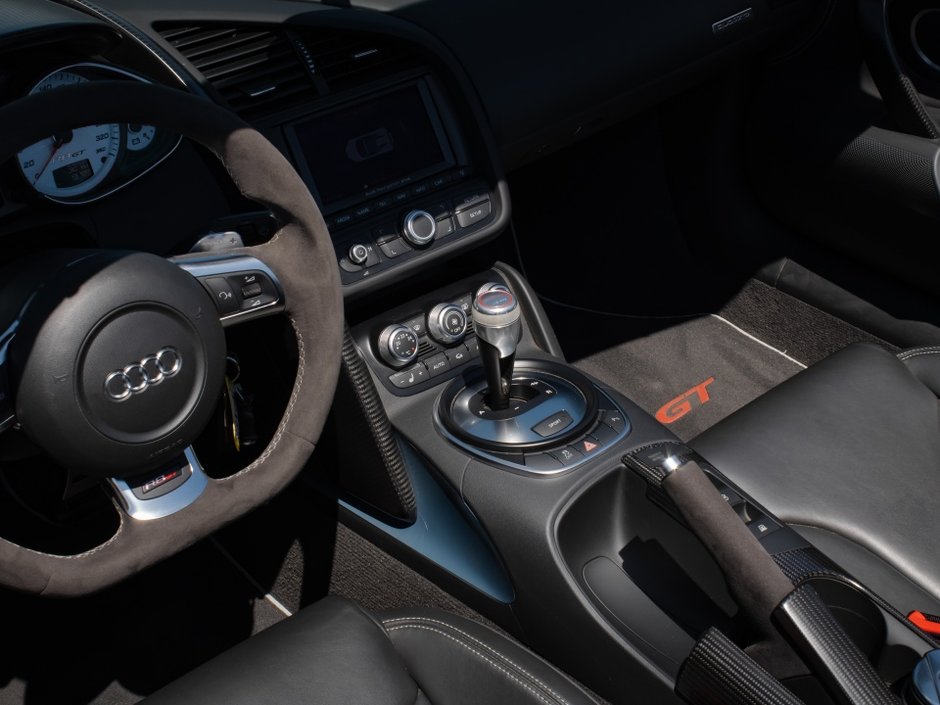 2012 Audi R8 5.2L GT-16