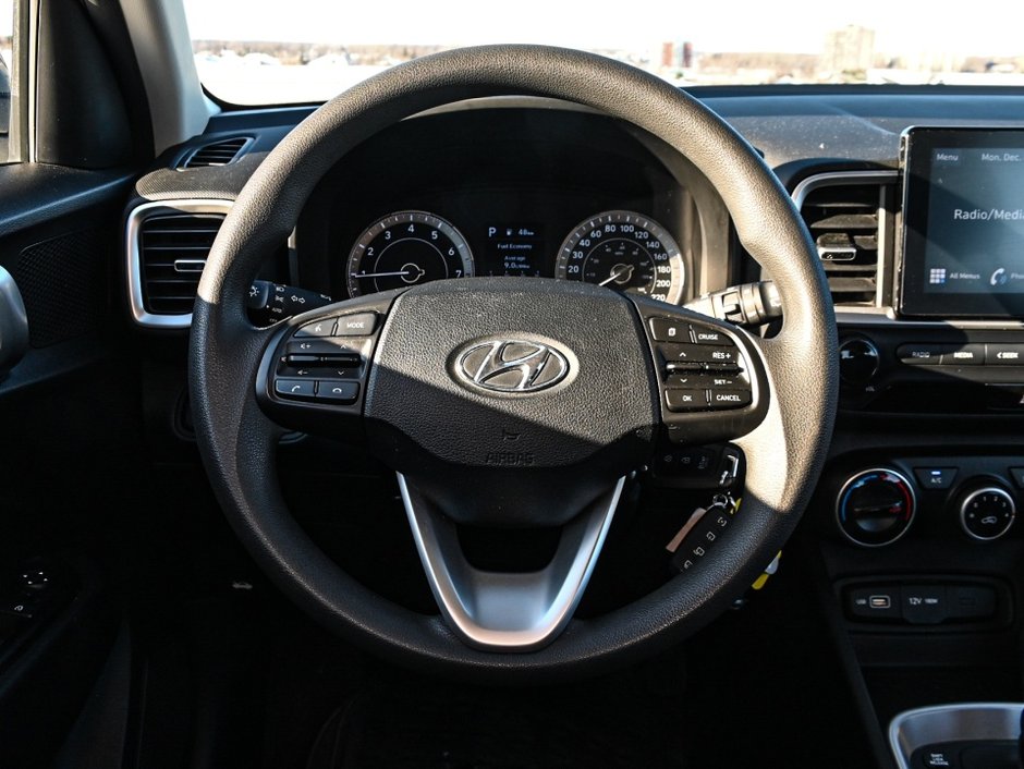 Hyundai Venue Essential 2022-16