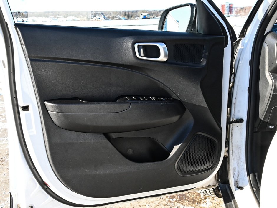 Hyundai Venue Essential 2022-8