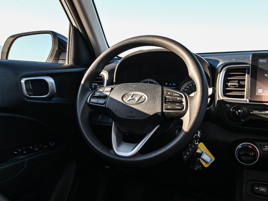 Hyundai Venue Essential 2022-19