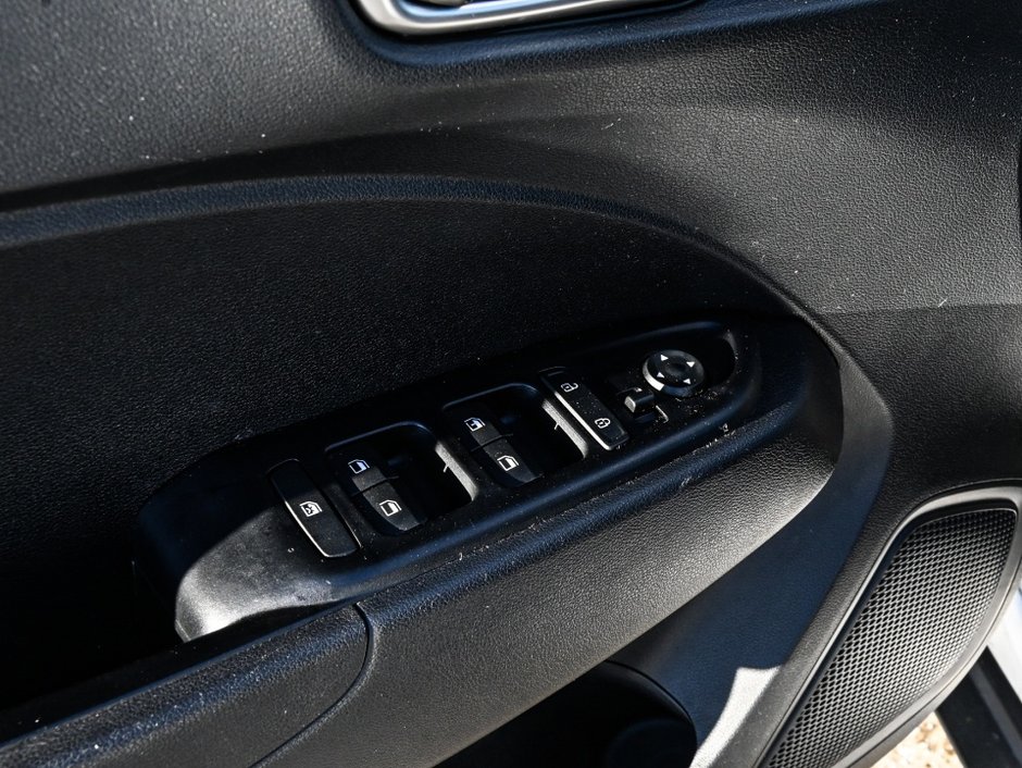 Hyundai Venue Essential 2022-9